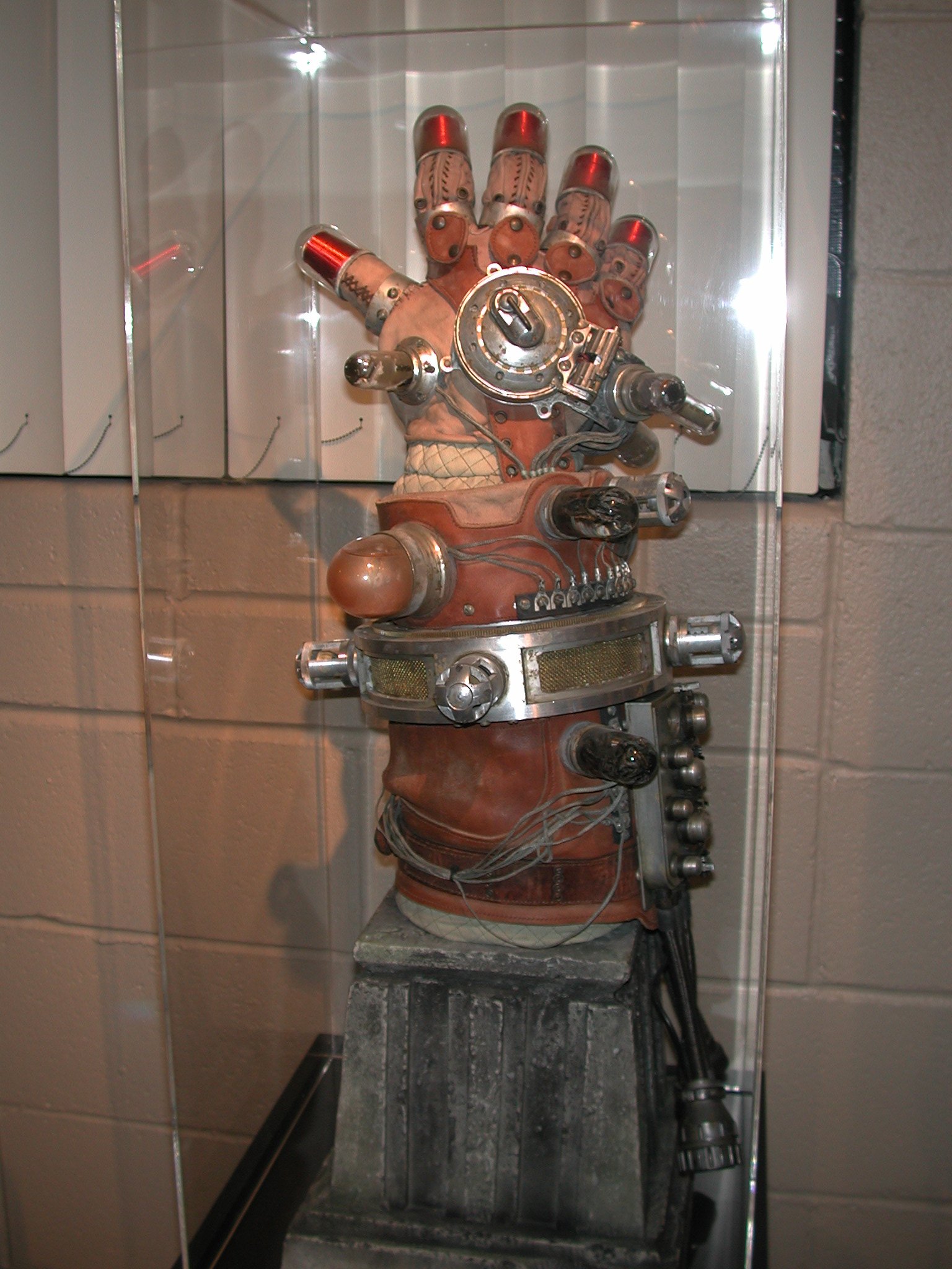 mechaglove02.jpg